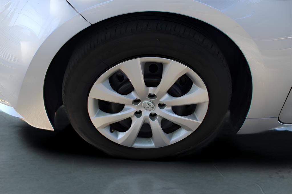 Used 2025 Toyota Corolla LE image 10