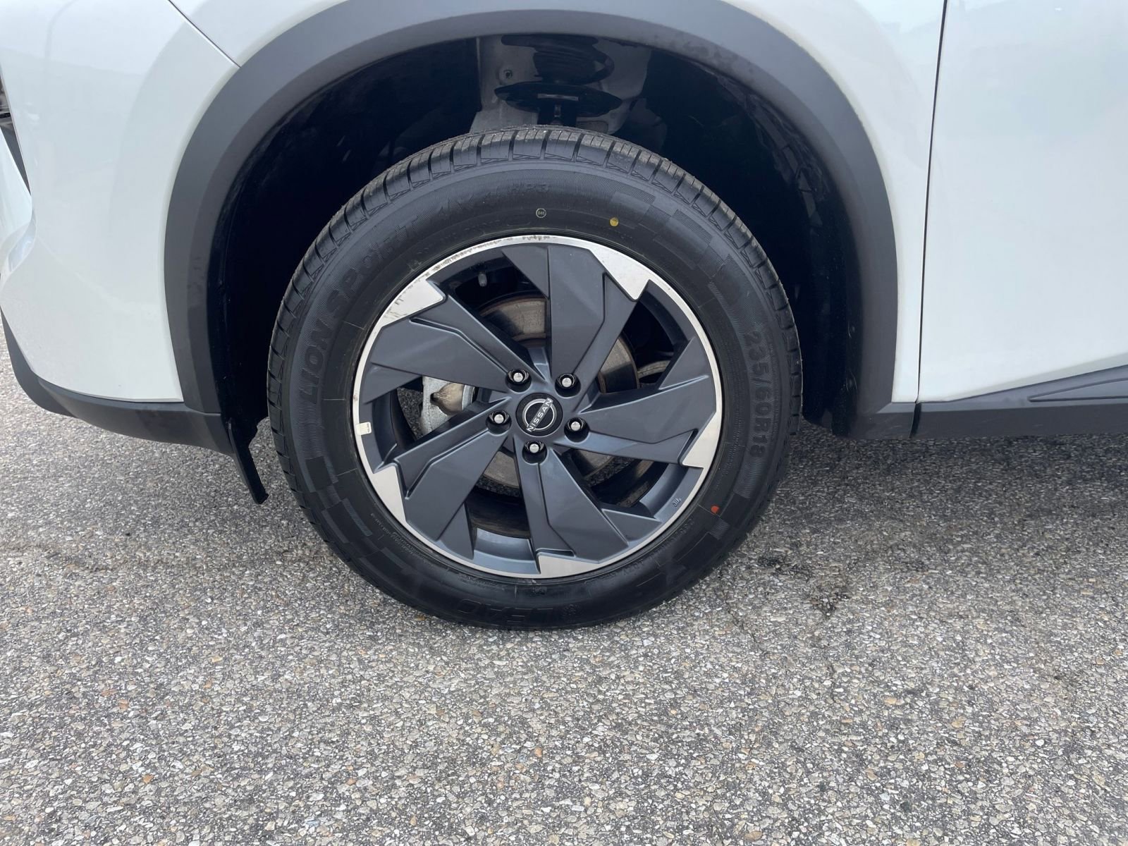 Used 2025 Nissan Rogue SV image 30