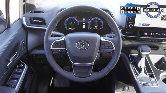 Used 2025 Toyota Sienna XSE w/ XSE Premium Package image 18