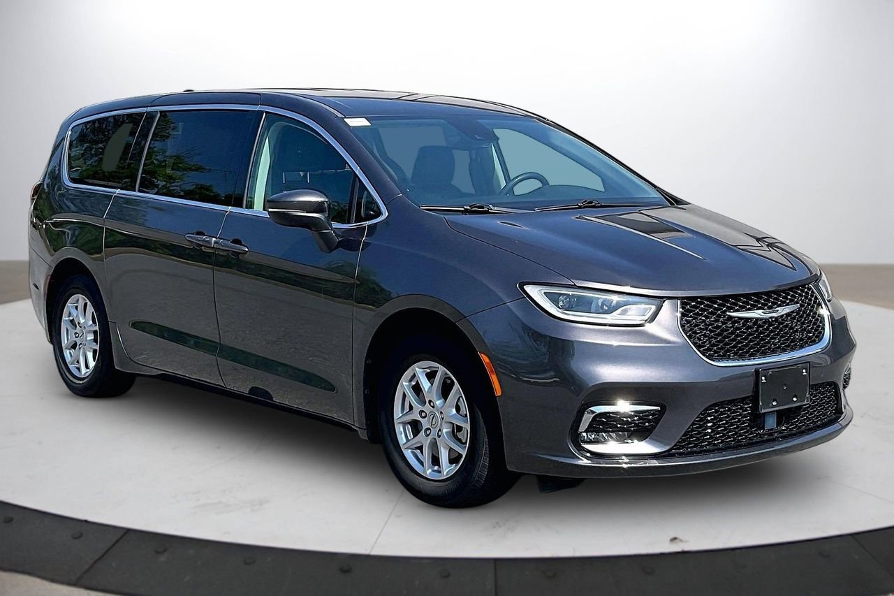 Certified 2023 Chrysler Pacifica Touring-L FWD image 2