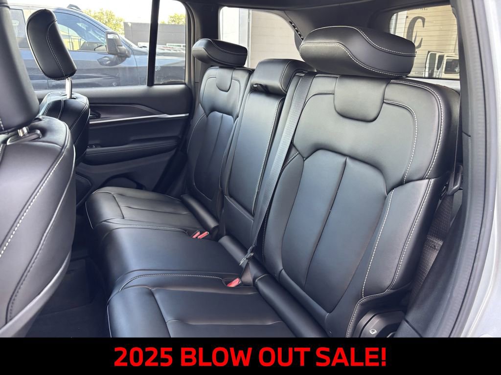 New 2025 Jeep Grand Cherokee Limited w/ Black Appearance Package image 23