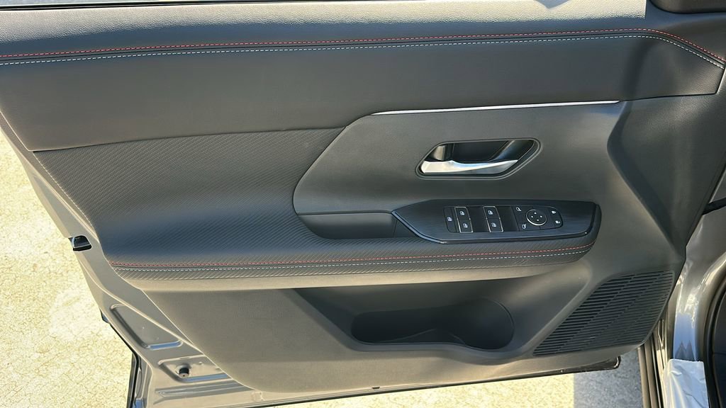 New 2026 Nissan Kicks SR FWD image 15