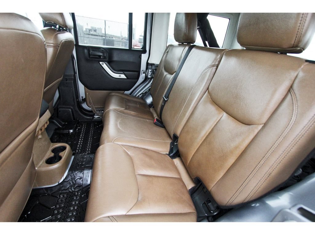 Used 2014 Jeep Wrangler Unlimited Sahara w/ Max Tow Package AWD/4WD image 7
