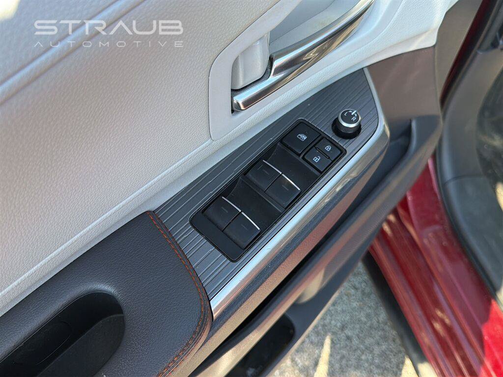 Used 2022 Toyota Sienna XSE w/ XSE Plus Package AWD/4WD image 11