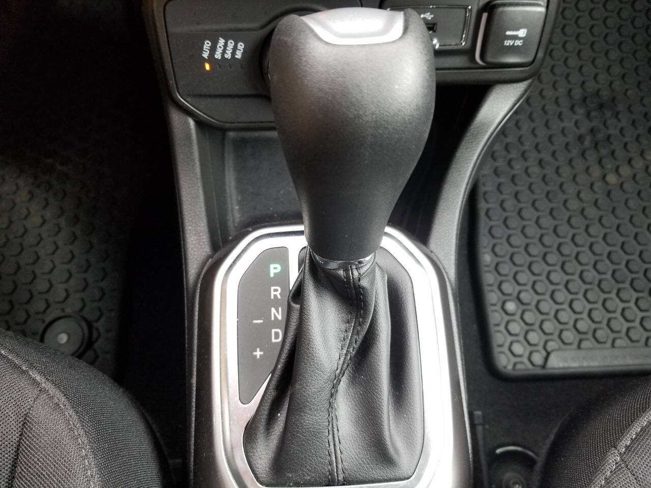 Certified 2022 Jeep Renegade Latitude w/ Convenience Group AWD/4WD image 21