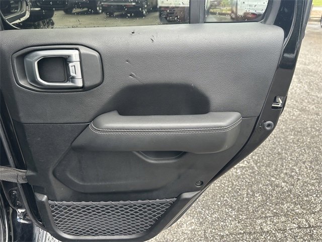 Used 2020 Jeep Gladiator Overland image 16