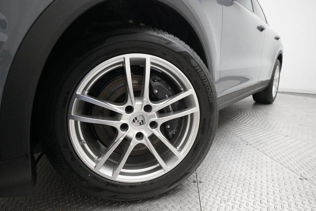 Certified 2026 Porsche Cayenne Coupe image 8