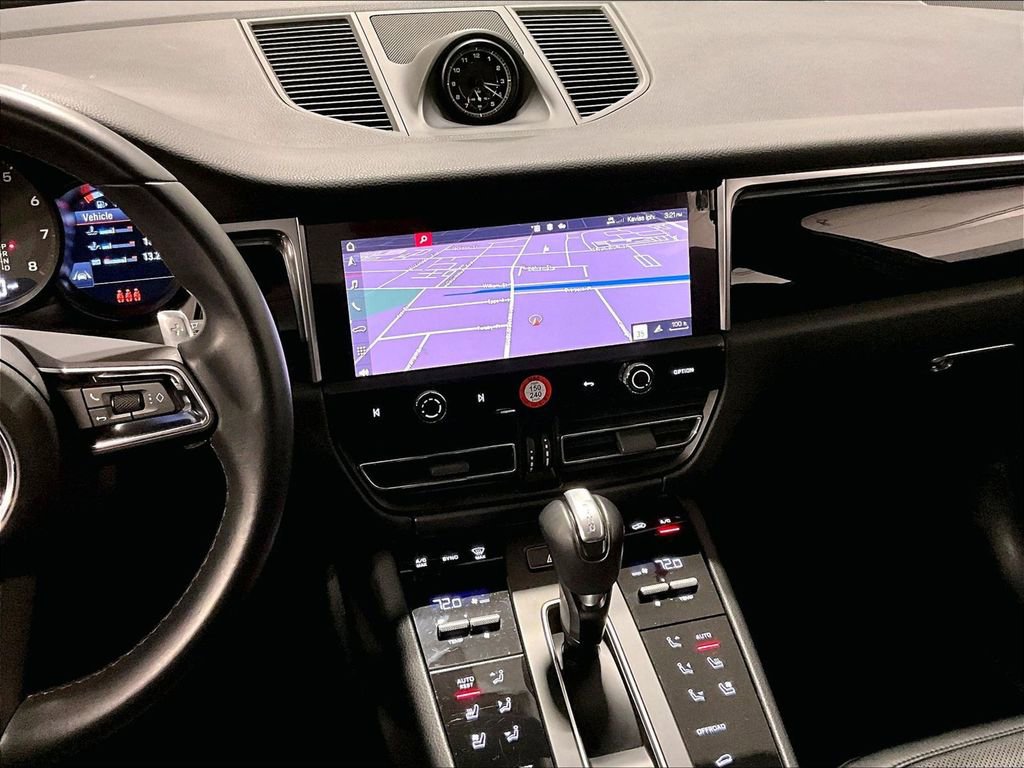 Certified 2023 Porsche Macan AWD/4WD image 10