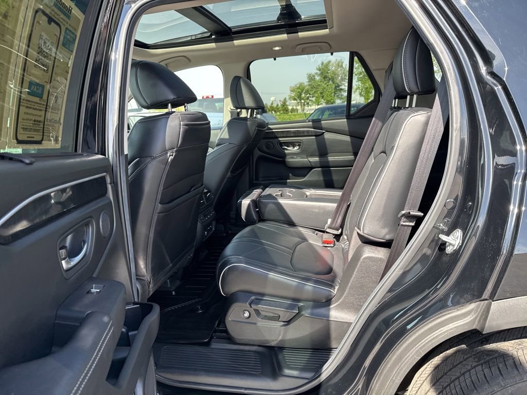 Used 2025 Honda Pilot Elite image 37