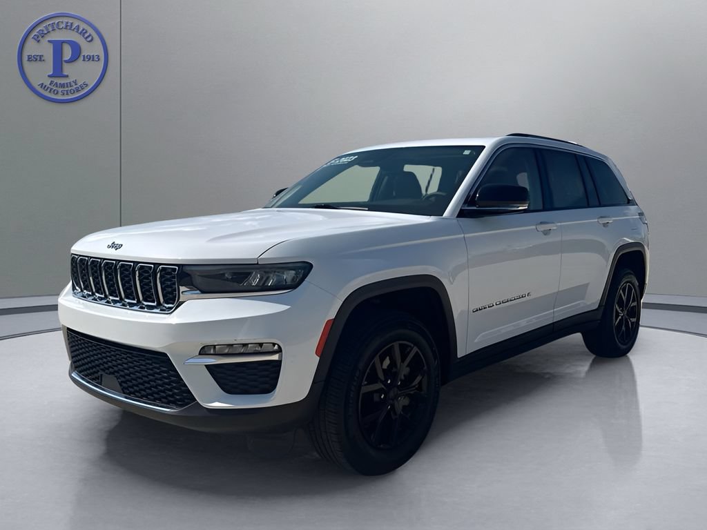 Used 2023 Jeep Grand Cherokee Limited w/ Trailer Tow Prep Group (B) AWD/4WD image 3