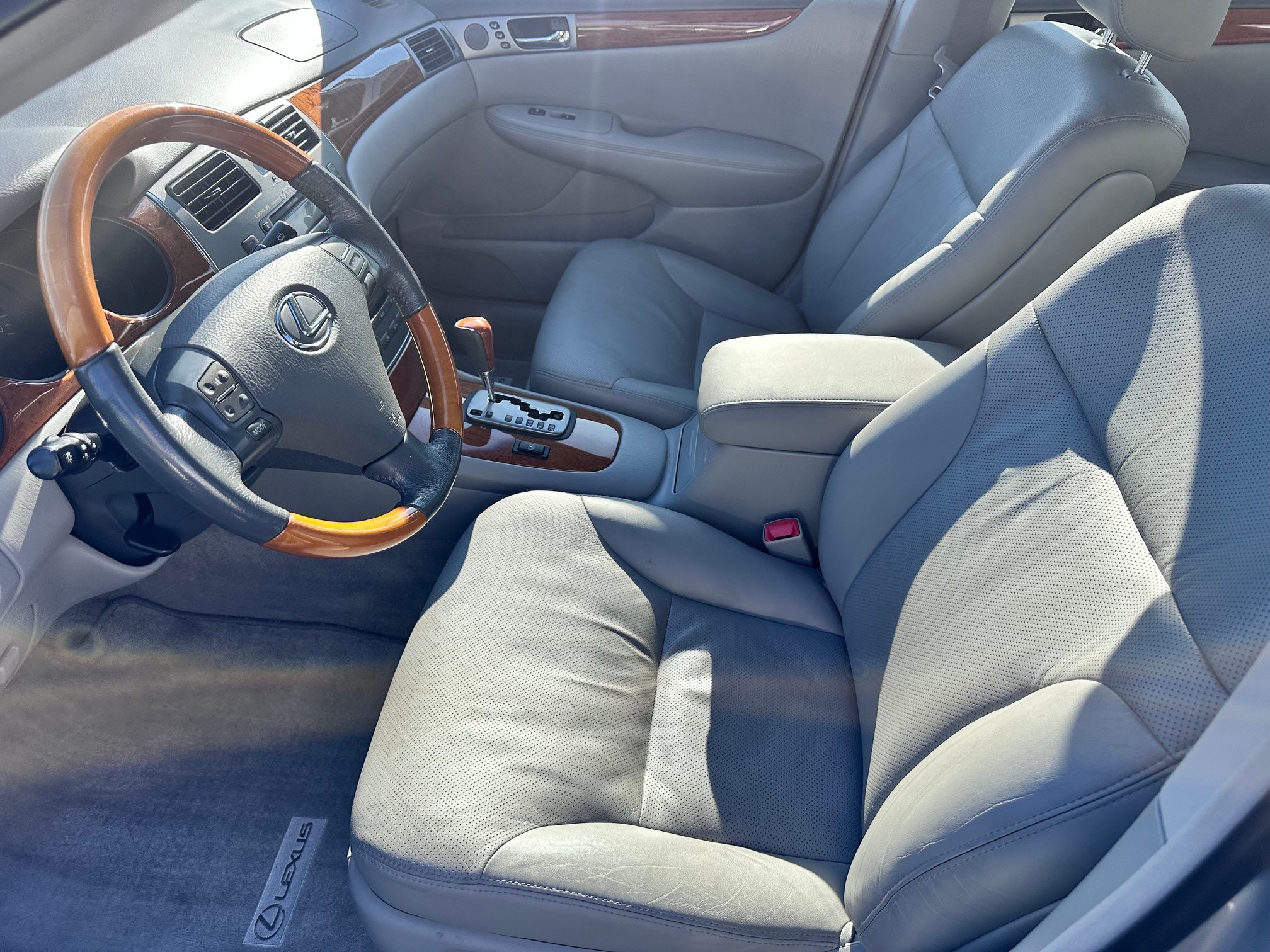 Used 2005 Lexus ES 330 w/ Preferred Accessory Pkg FWD image 5