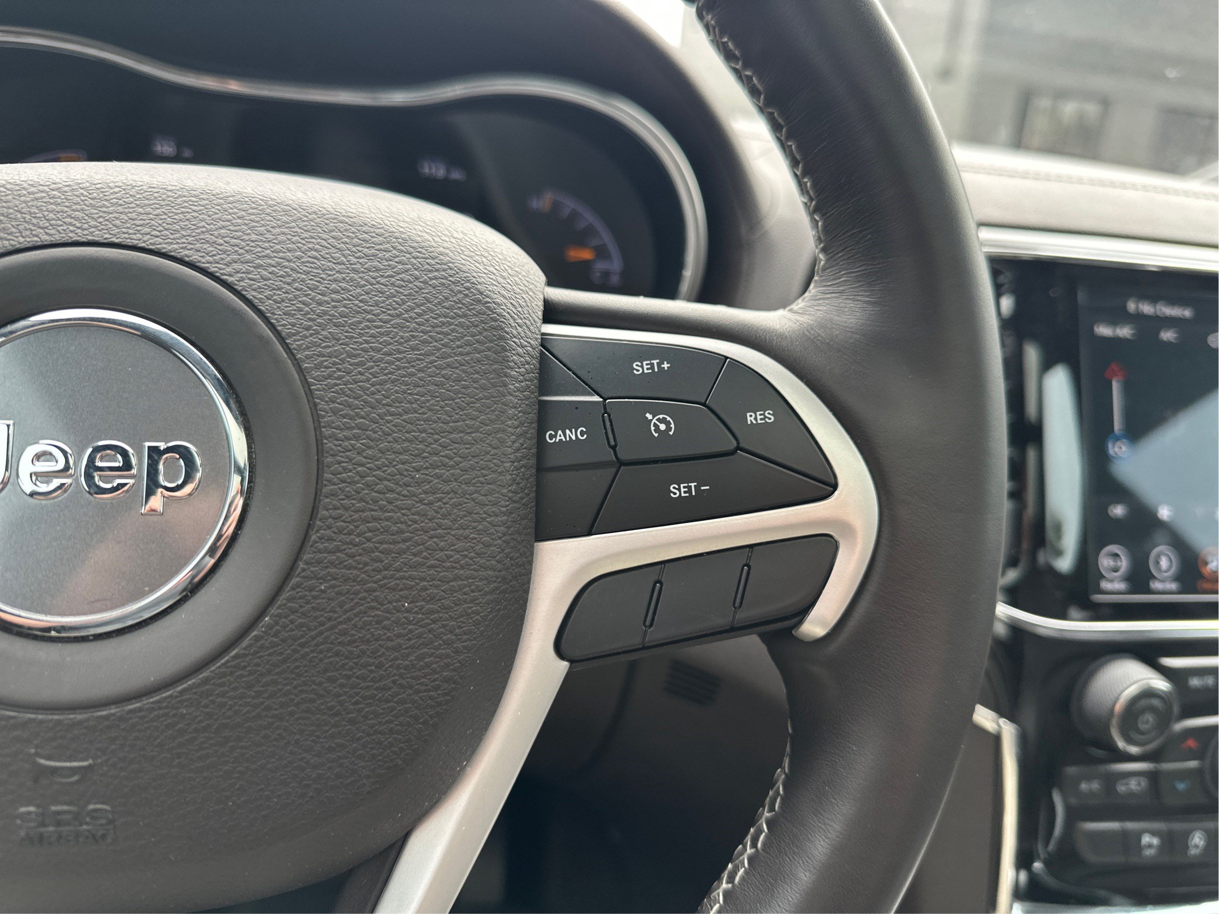 Used 2019 Jeep Grand Cherokee Overland w/ Interior Metal Package AWD/4WD image 37