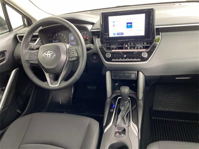 Used 2025 Toyota Corolla Cross LE image 14