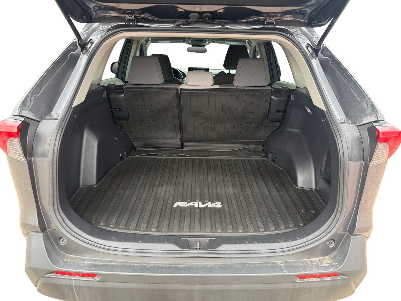 Used 2021 Toyota RAV4 XLE AWD/4WD image 19