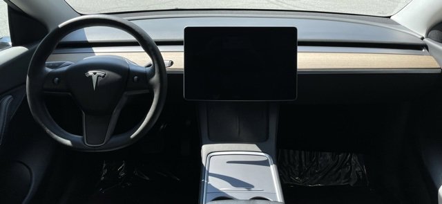 Used 2021 Tesla Model Y Long Range image 16