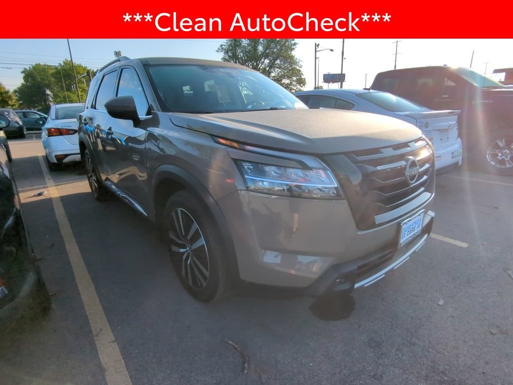 Used 2023 Nissan Pathfinder Platinum AWD/4WD image 3