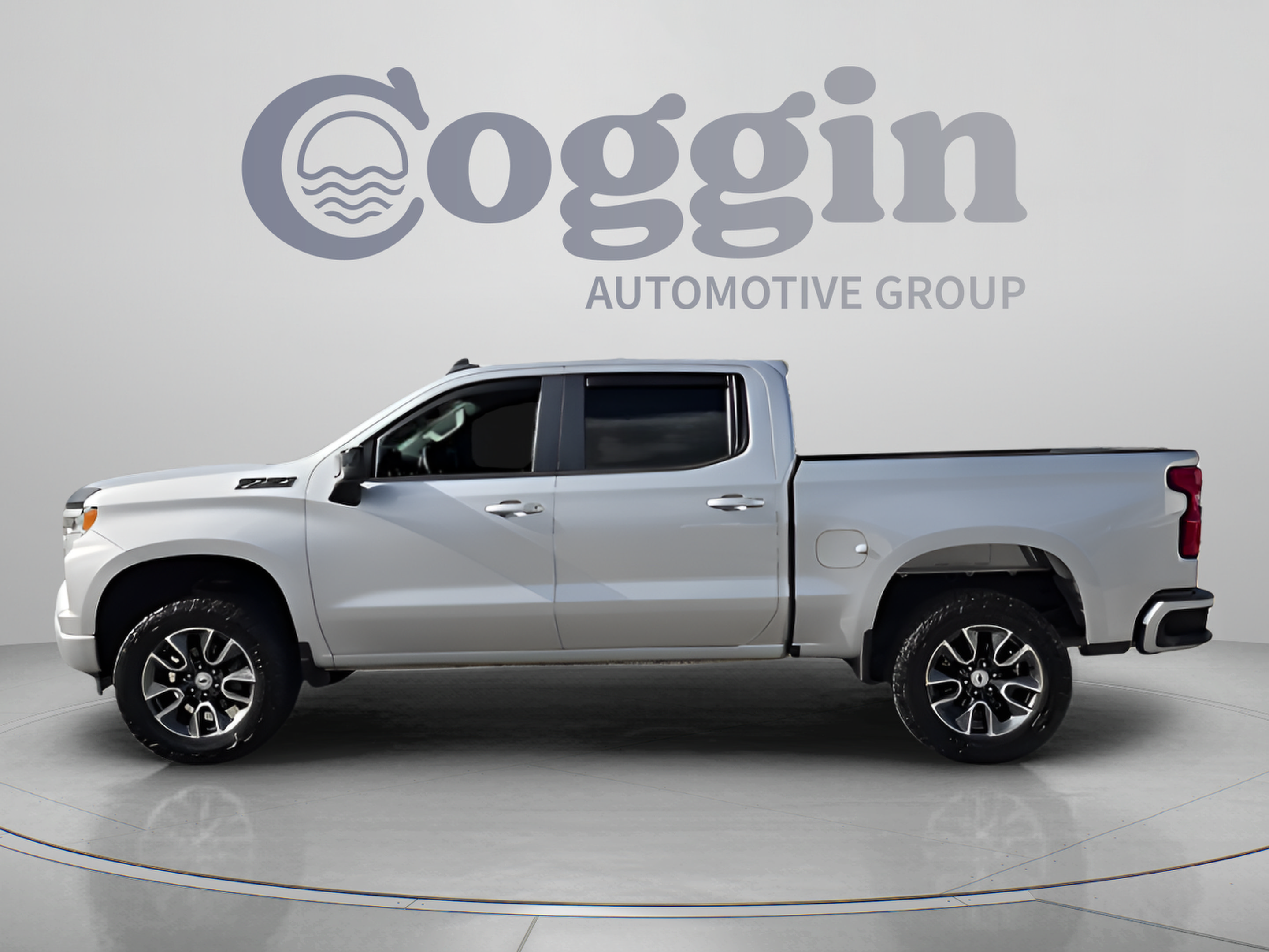 Used 2022 Chevrolet Silverado 1500 RST w/ Z71 Off-Road Package AWD/4WD image 2