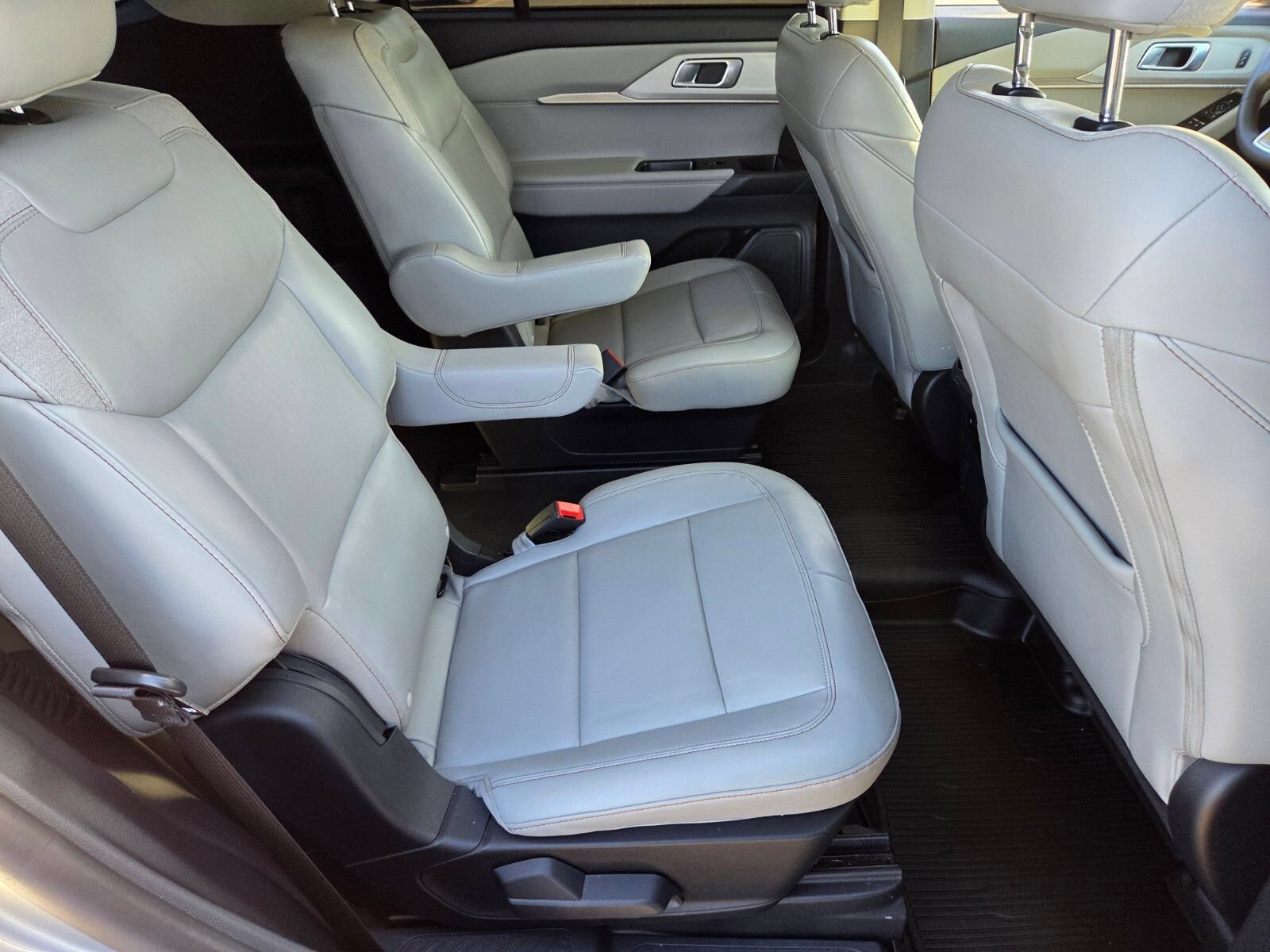 Certified 2025 Ford Explorer Active w/ Active Comfort Package AWD/4WD image 16