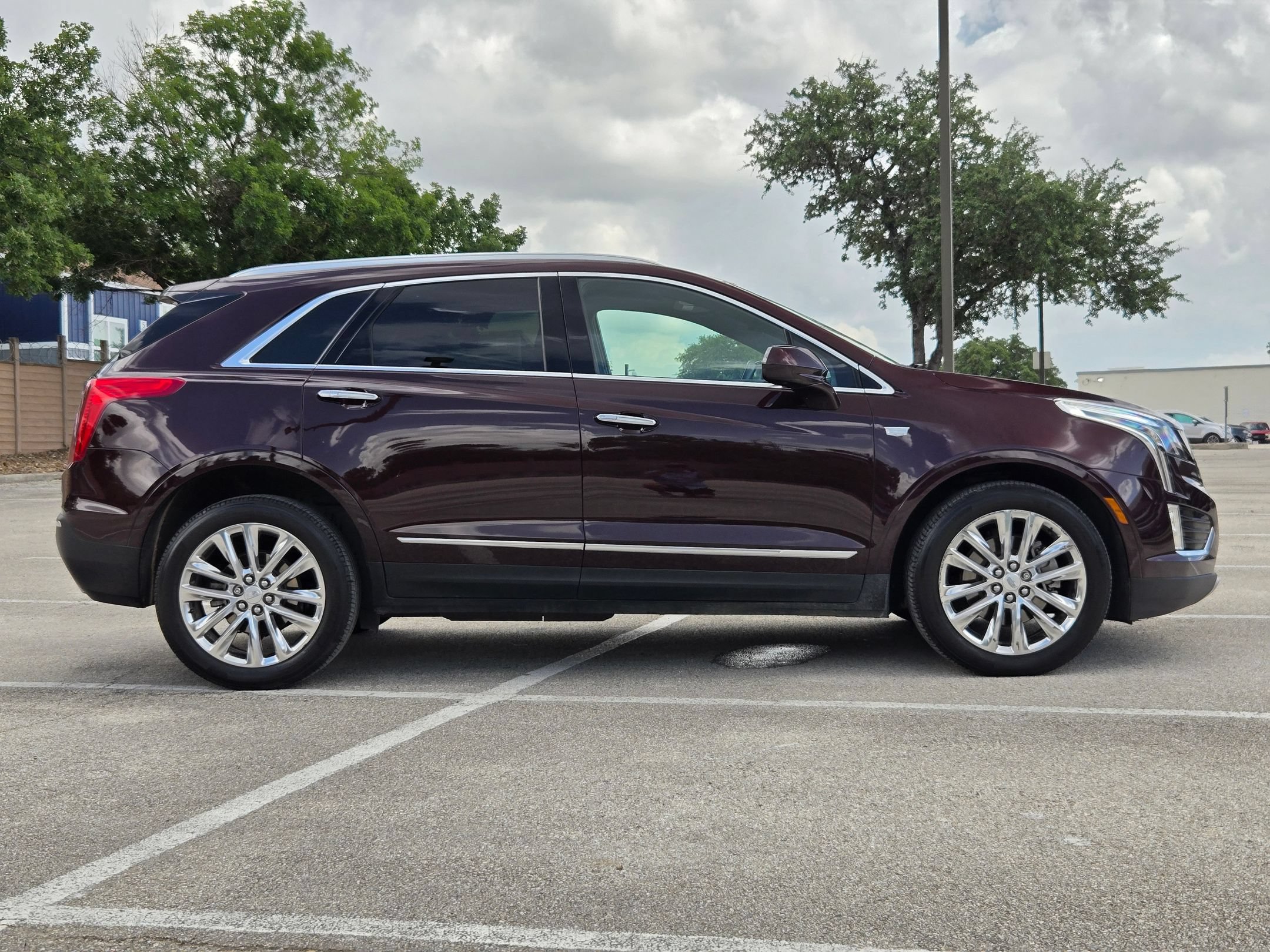 Used 2017 Cadillac XT5 Platinum AWD/4WD image 3