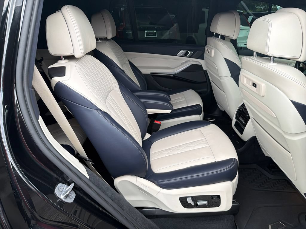 Used 2022 BMW X7 M50i w/ Dynamic Handling Package AWD/4WD image 15