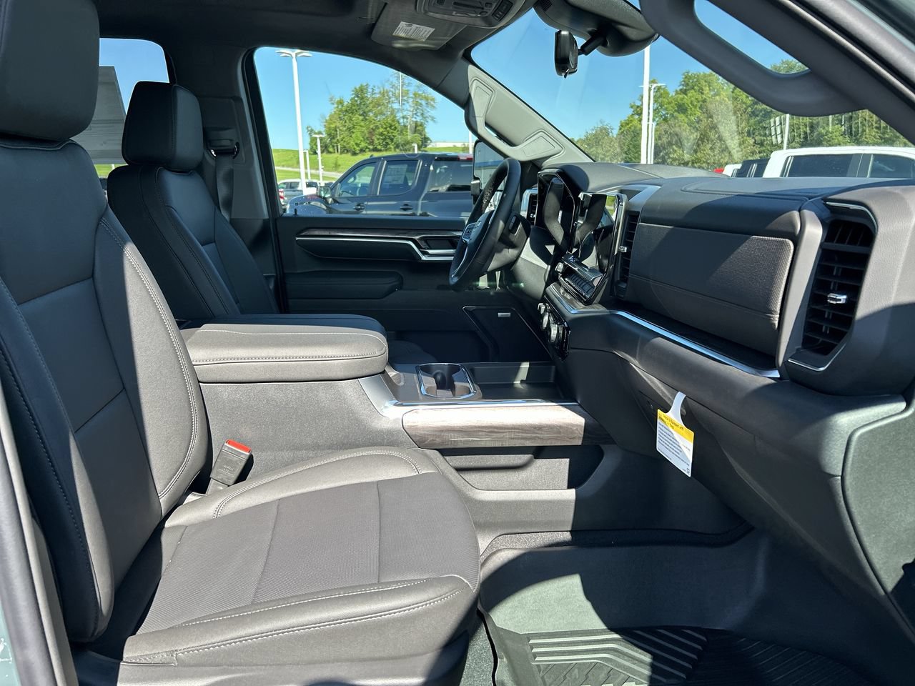 New 2026 Chevrolet Silverado 3500 LTZ w/ LTZ Premium Package AWD/4WD image 15