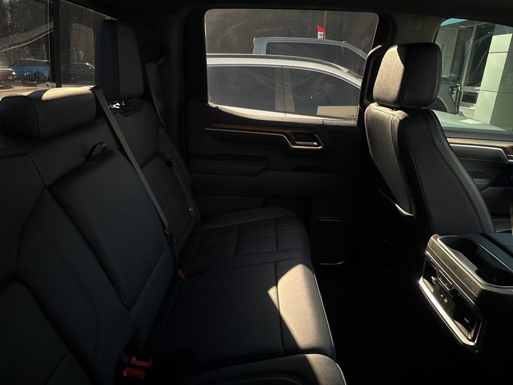 Used 2022 Chevrolet Silverado 1500 High Country w/ High Country Premium Package AWD/4WD image 9