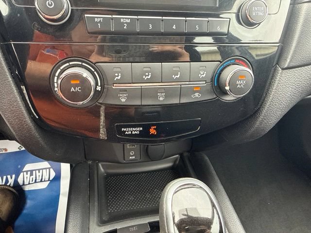Used 2017 Nissan Rogue S AWD/4WD image 23