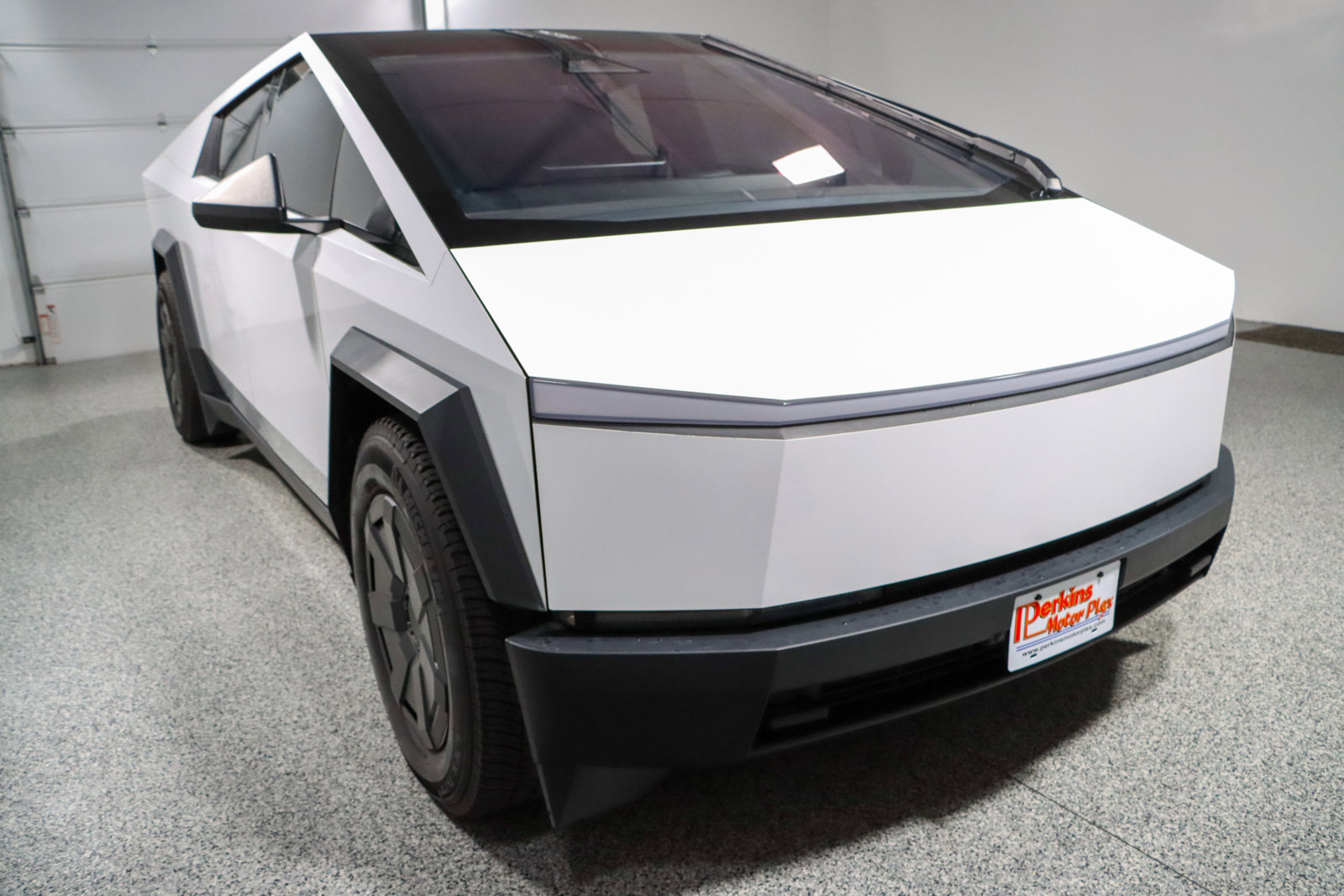 Used 2024 Tesla Cybertruck AWD Crew Cab image 5