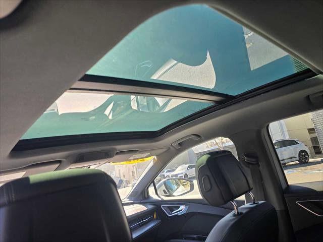 Used 2024 Audi Q4 e-tron Premium Plus image 21