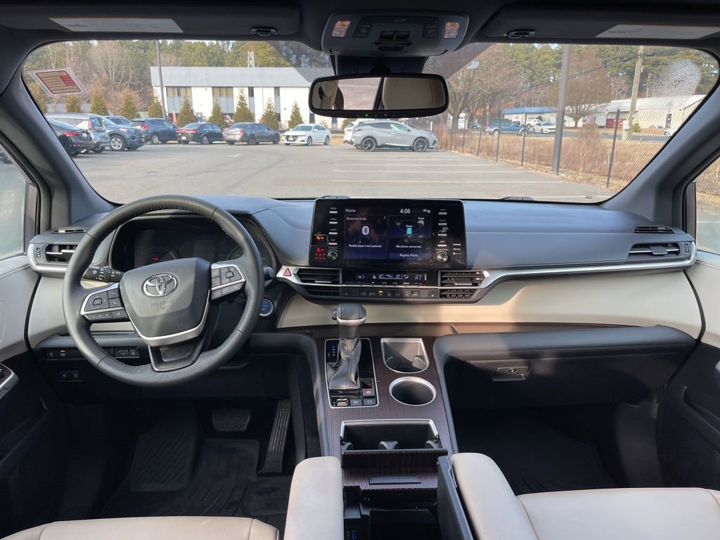 Used 2021 Toyota Sienna XLE image 8