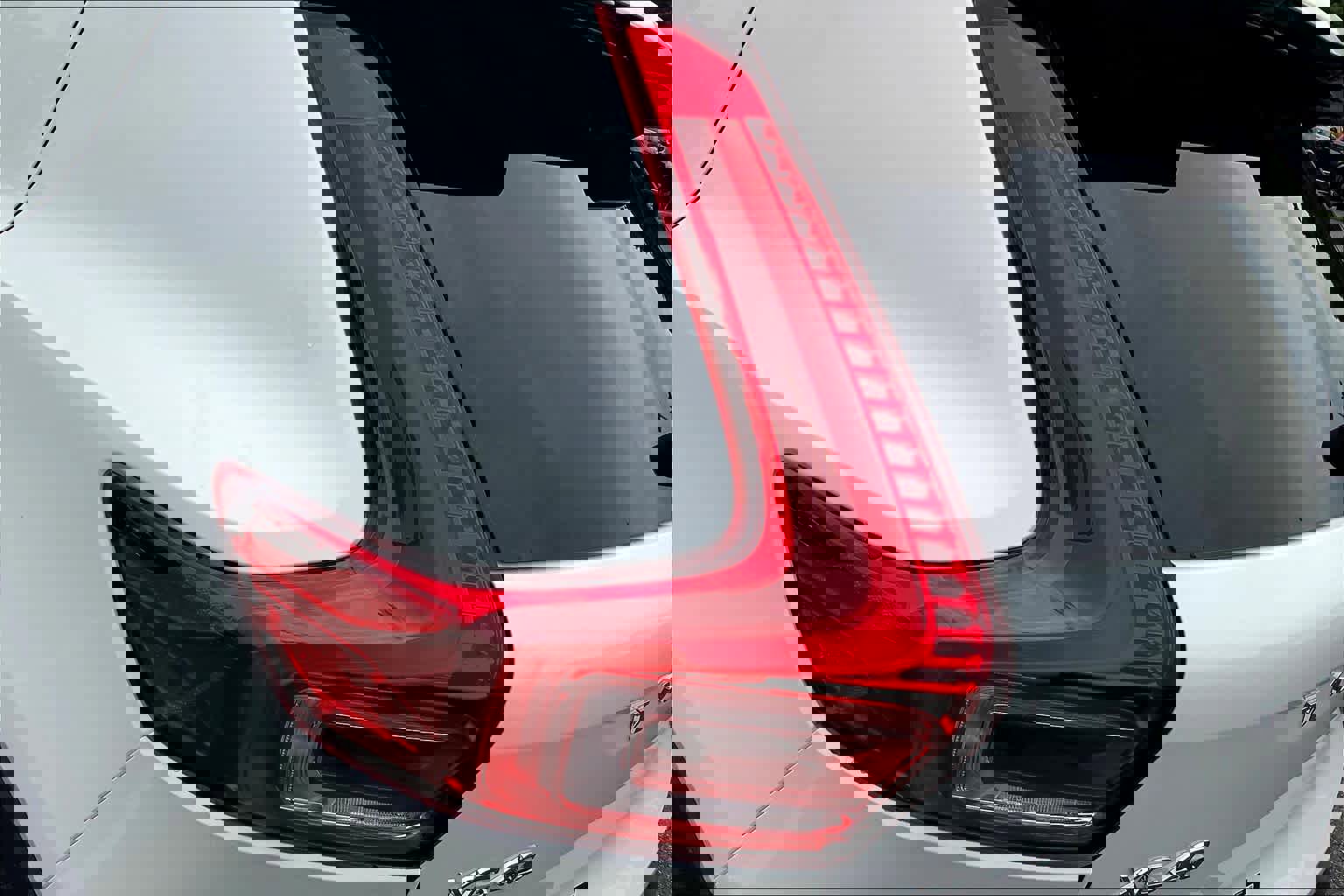 New 2025 Volvo XC40 B5 Core w/ Protection Package Premier image 5