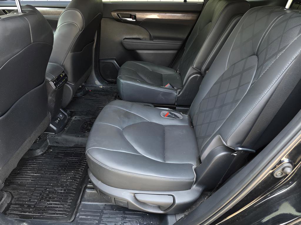 Used 2020 Toyota Highlander Platinum image 17