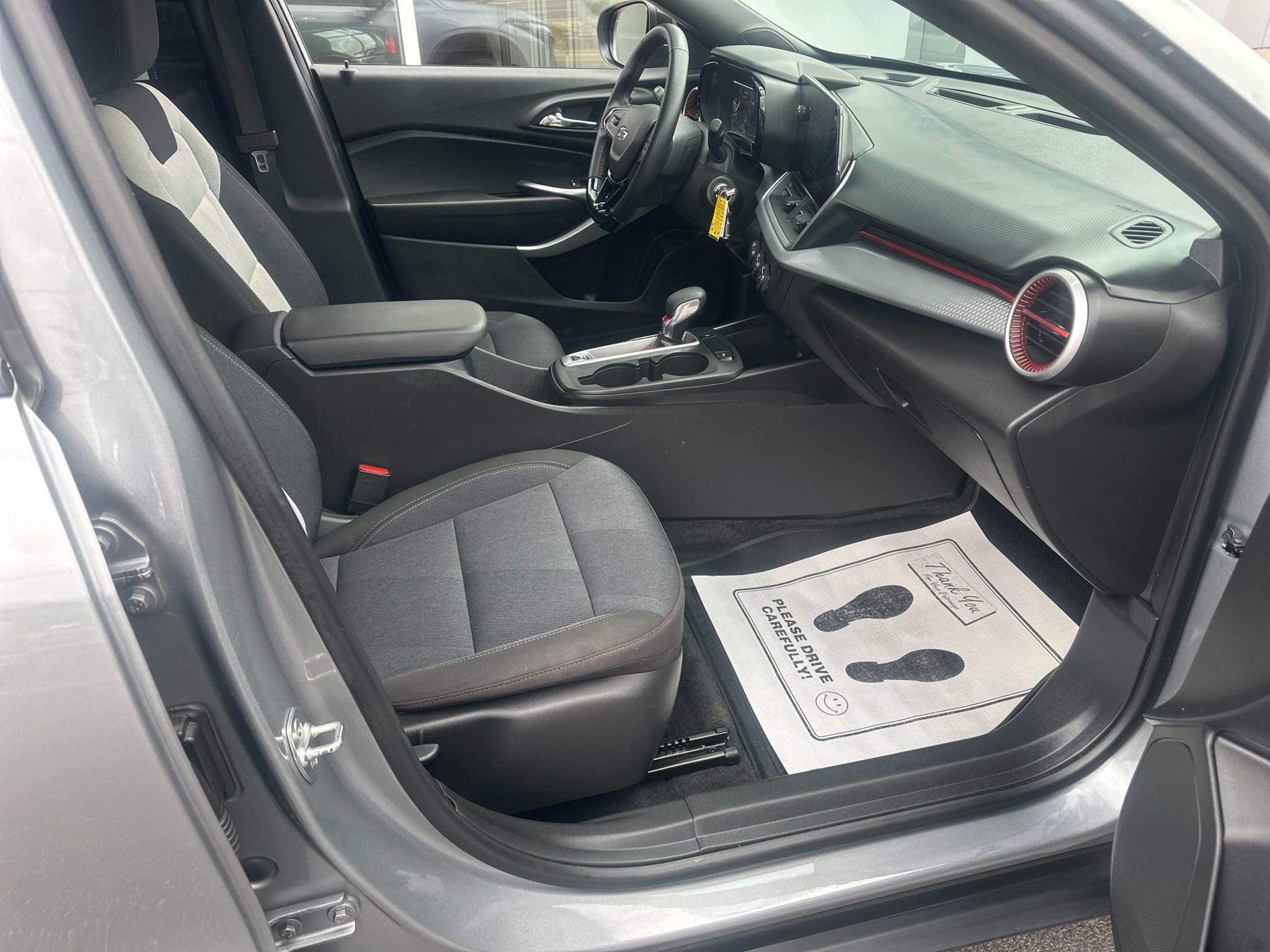 Used 2024 Chevrolet Trax RS w/ Driver Confidence Package FWD image 8