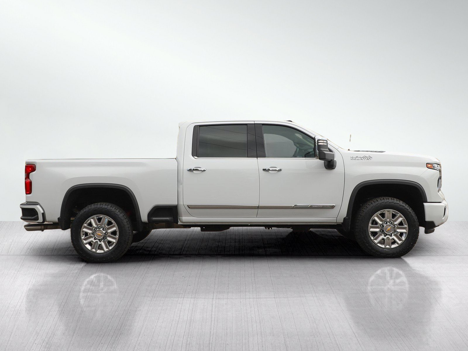 Used 2024 Chevrolet Silverado 3500 High Country w/ High Country Premium Package AWD/4WD image 6