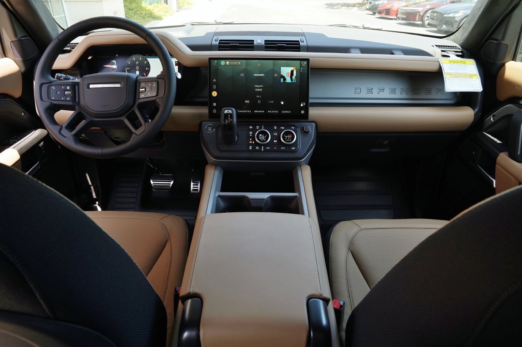 New 2026 Land Rover Defender 110 X AWD/4WD image 9