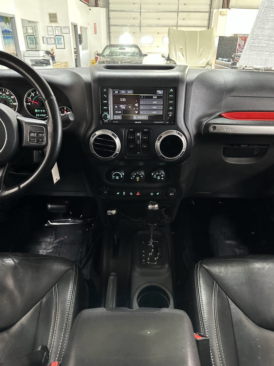 Used 2015 Jeep Wrangler Unlimited Sahara w/ Connectivity Group image 25