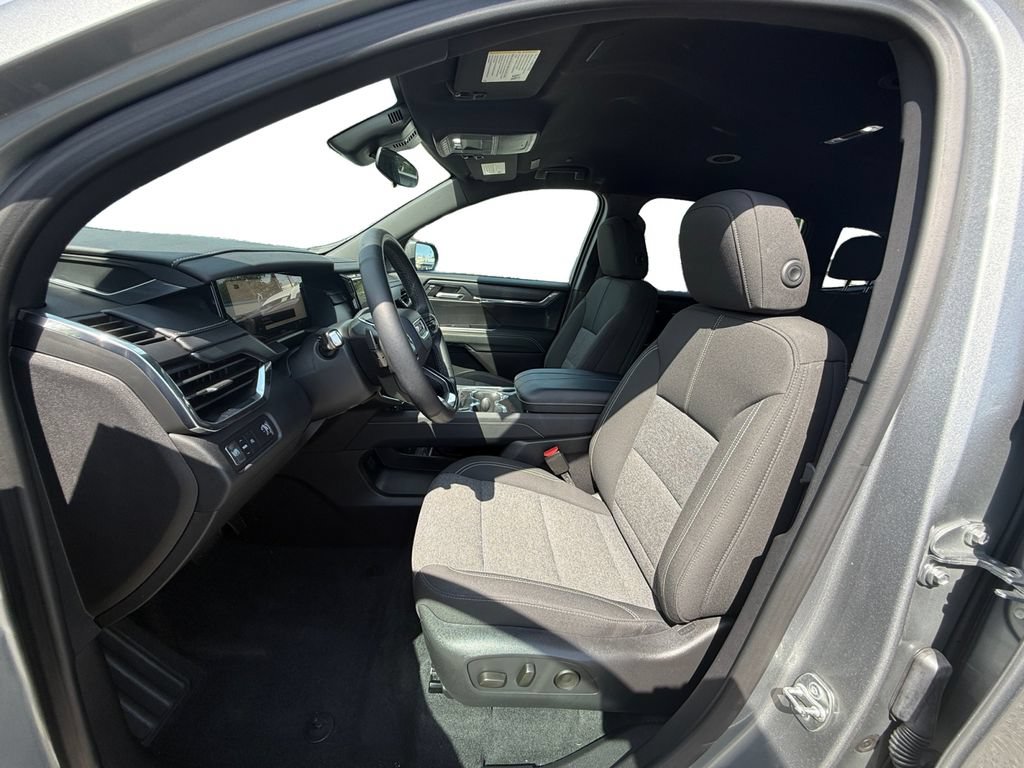 Used 2025 GMC Acadia Elevation FWD image 9