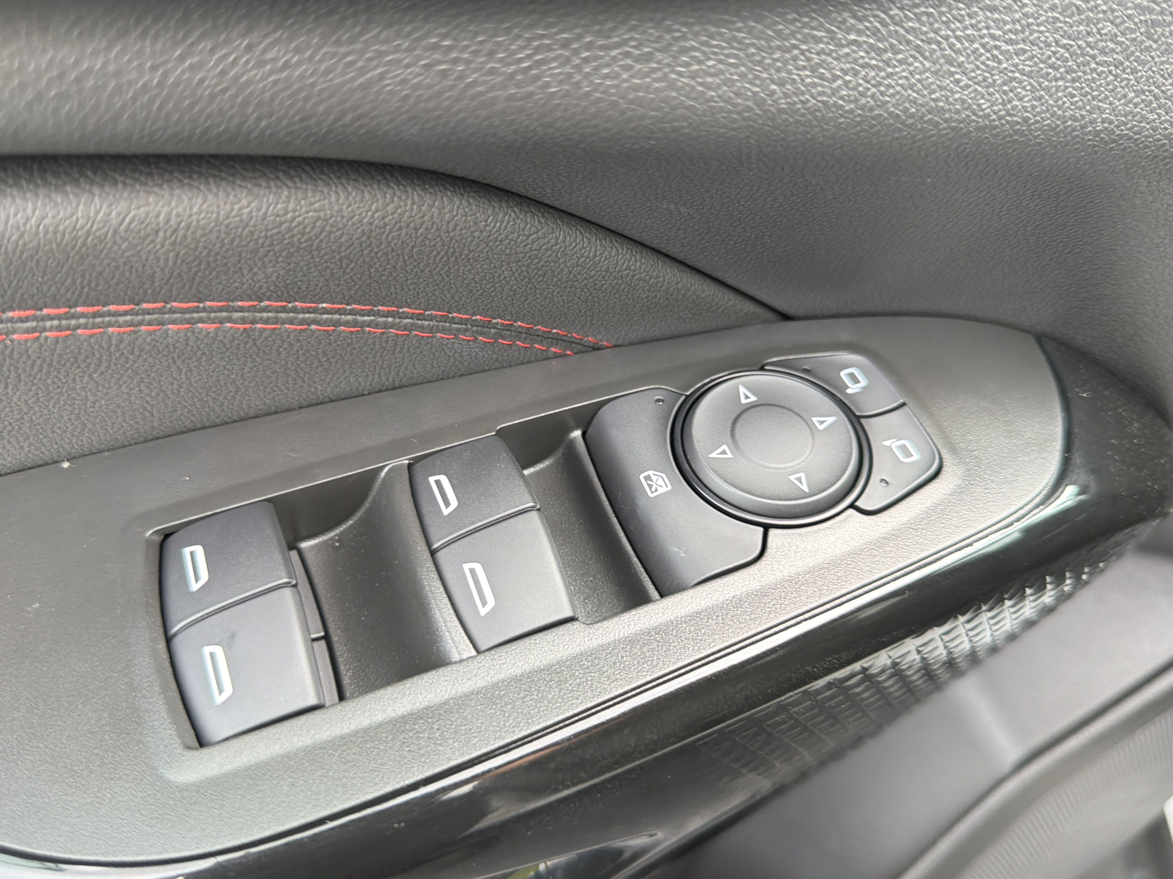 Used 2025 Chevrolet Trax RS w/ Driver Confidence Package FWD image 63