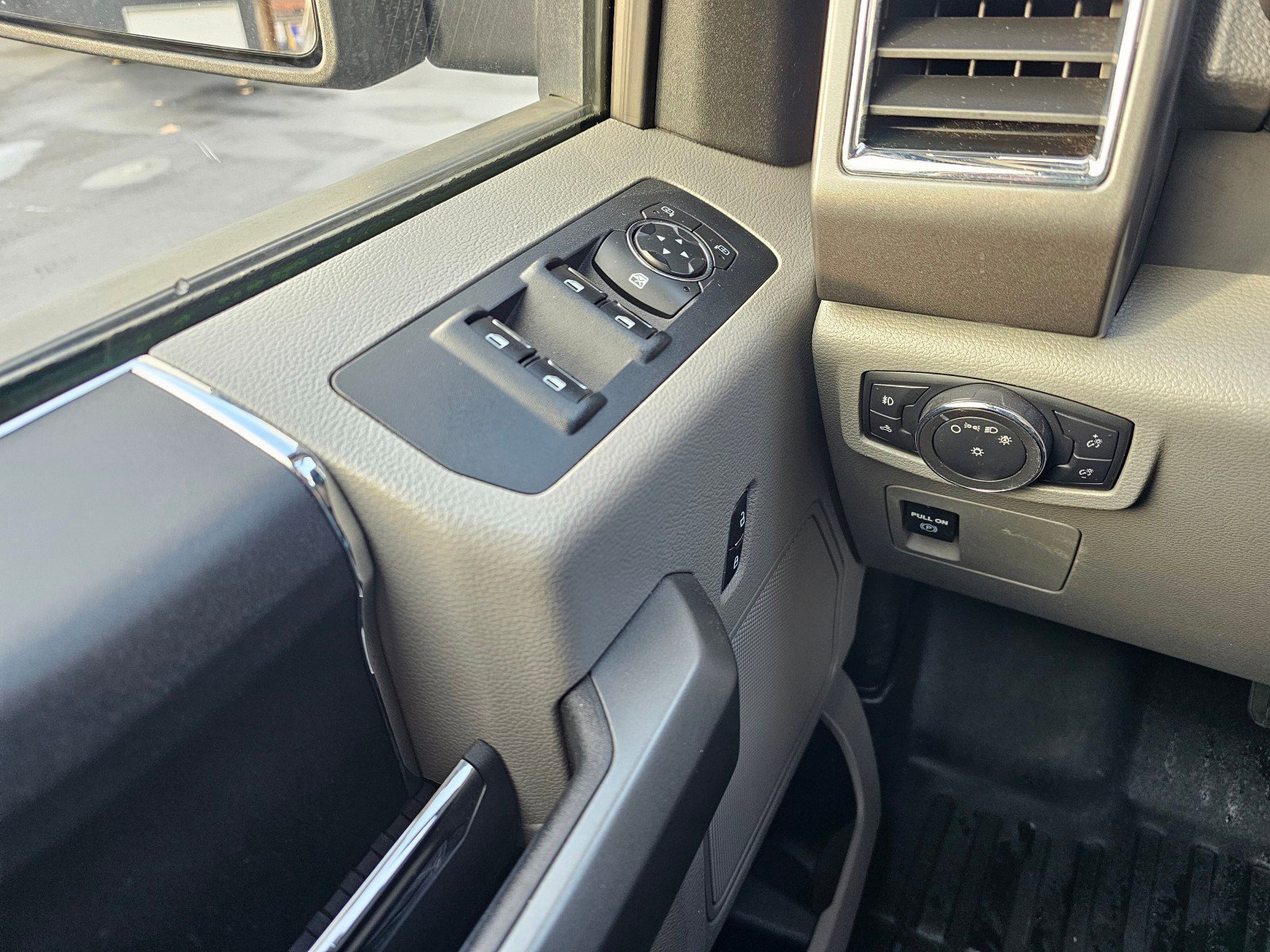 Used 2016 Ford F150 XLT image 39