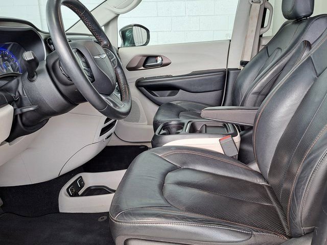 Used 2024 Kia Carnival LX FWD image 23