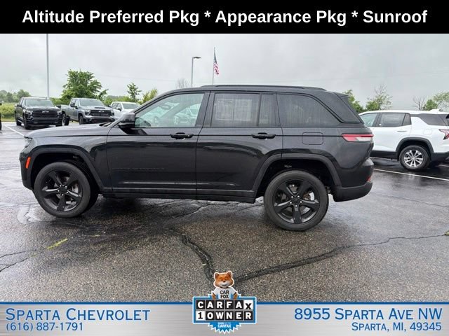 Used 2024 Jeep Grand Cherokee Altitude AWD/4WD image 6
