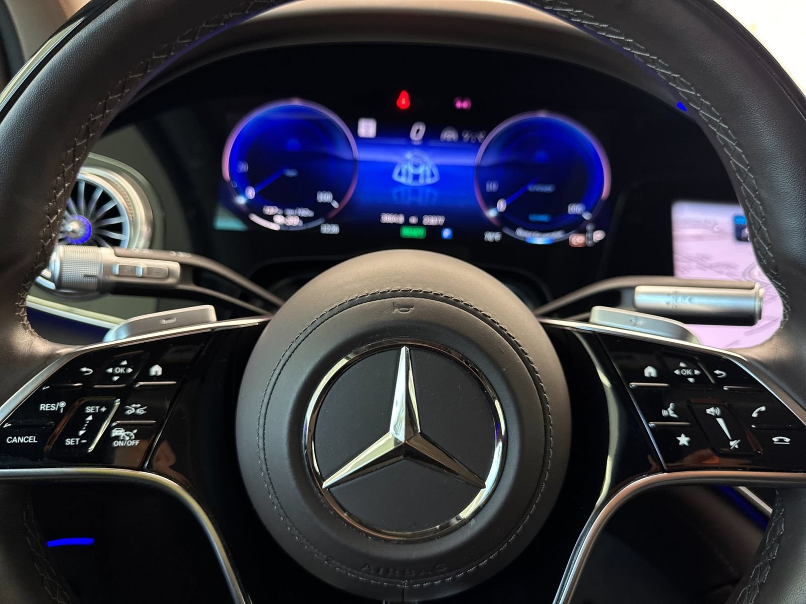 Used 2024 Mercedes-Benz Maybach EQS 680 4MATIC image 29