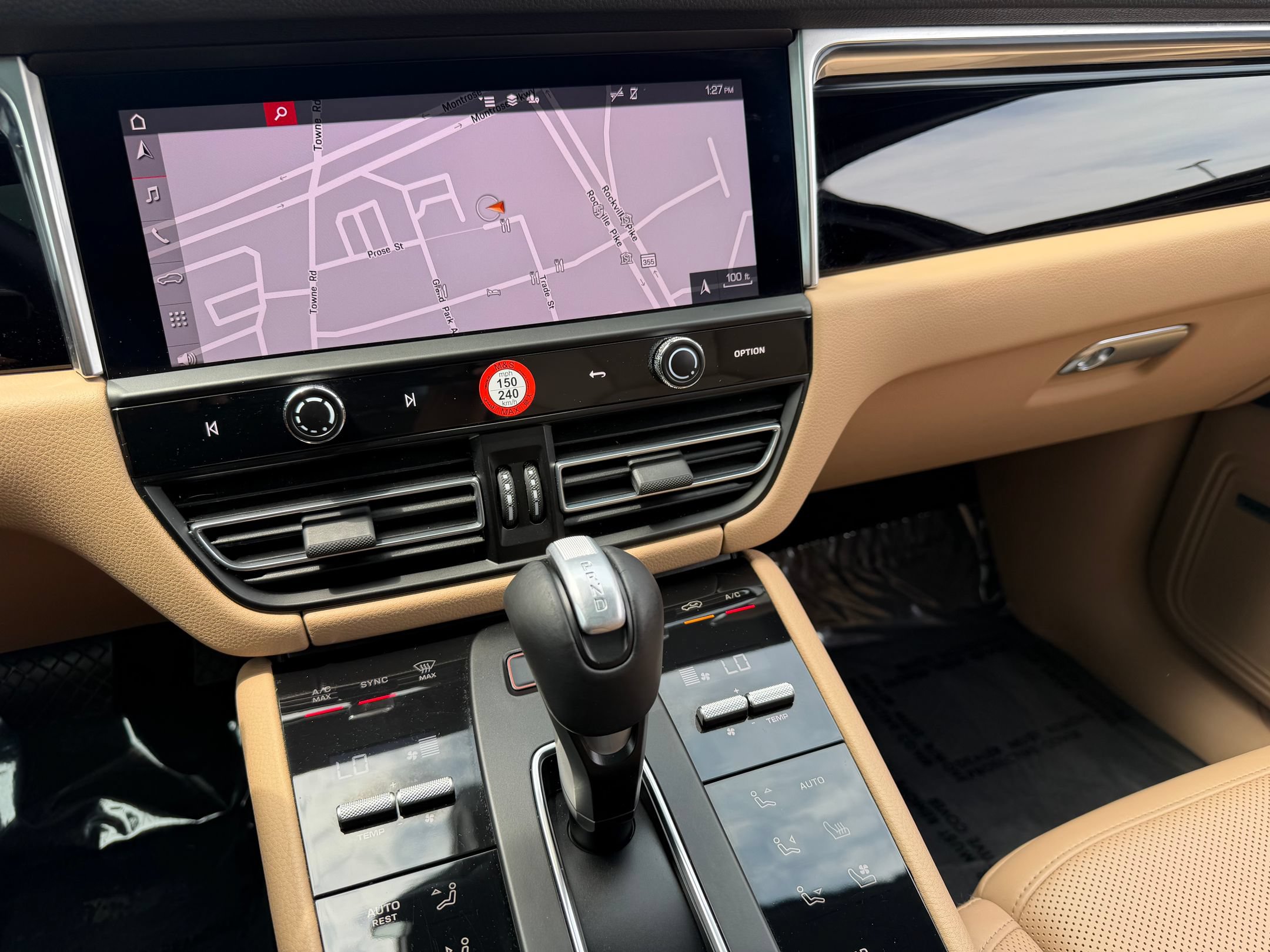 Certified 2023 Porsche Macan AWD/4WD image 27