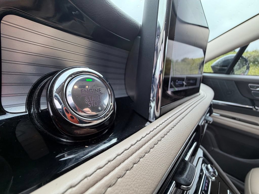 Used 2022 Lincoln Corsair AWD w/ Equipment Group 101A image 30