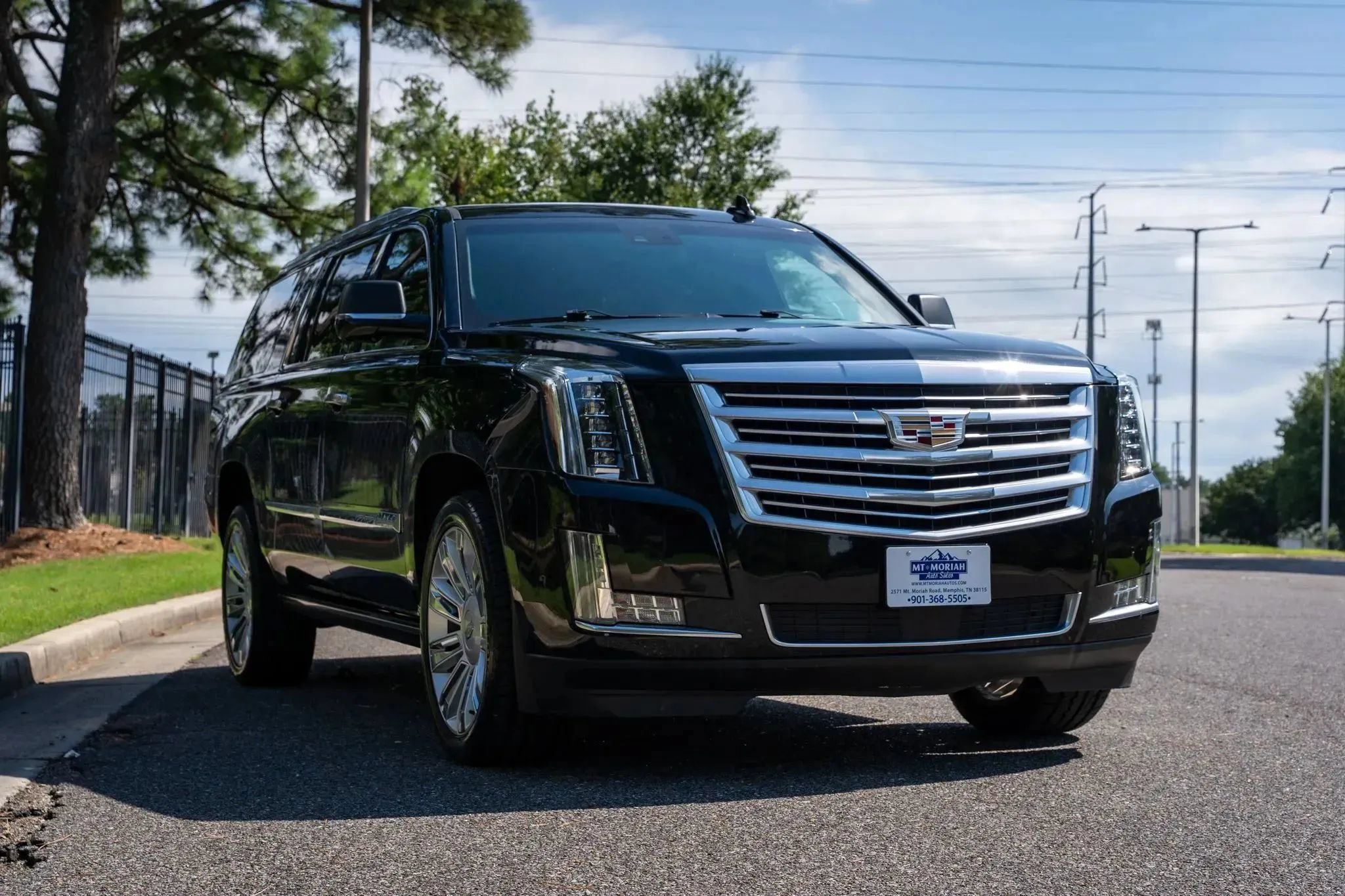 Used 2020 Cadillac Escalade ESV Platinum AWD/4WD image 3