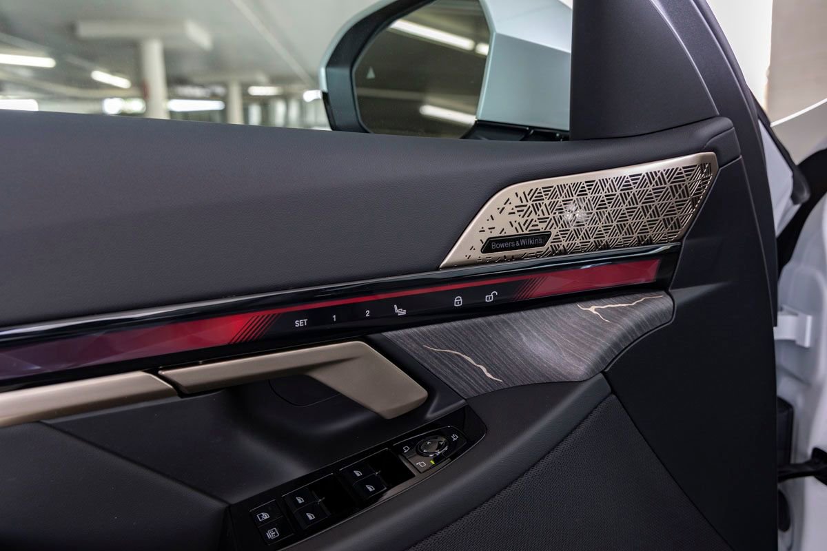 New 2026 BMW 550e xDrive w/ Executive Package AWD/4WD image 15