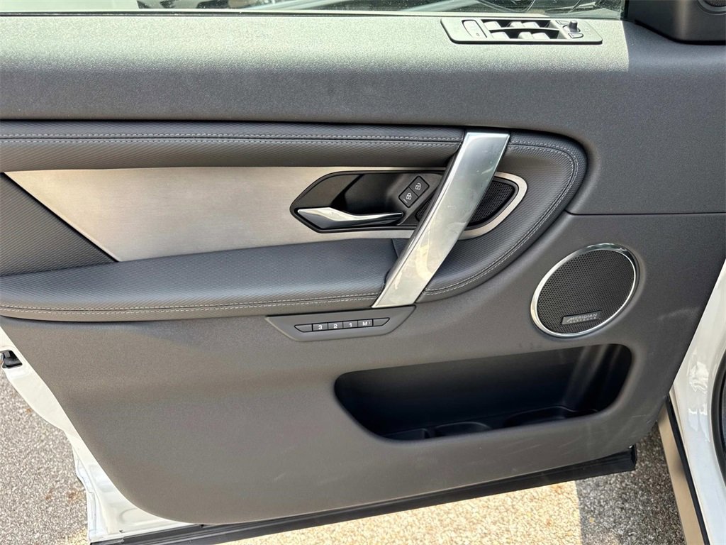 Certified 2024 Land Rover Discovery Sport Dynamic SE image 20