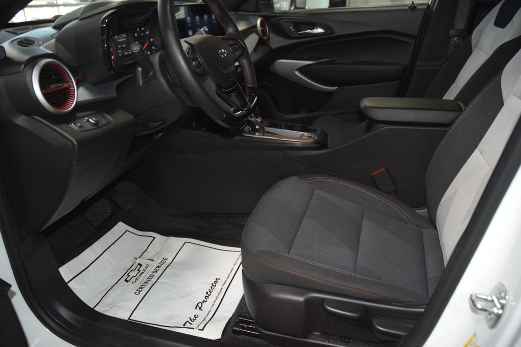 Used 2024 Chevrolet Trax RS FWD image 37