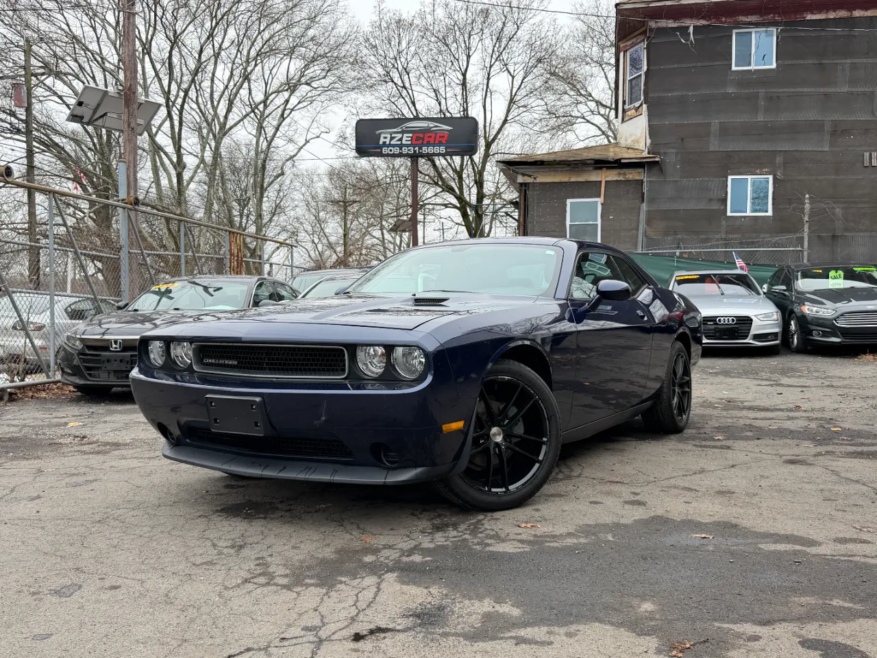 Used 2014 Dodge Challenger SXT RWD image 2