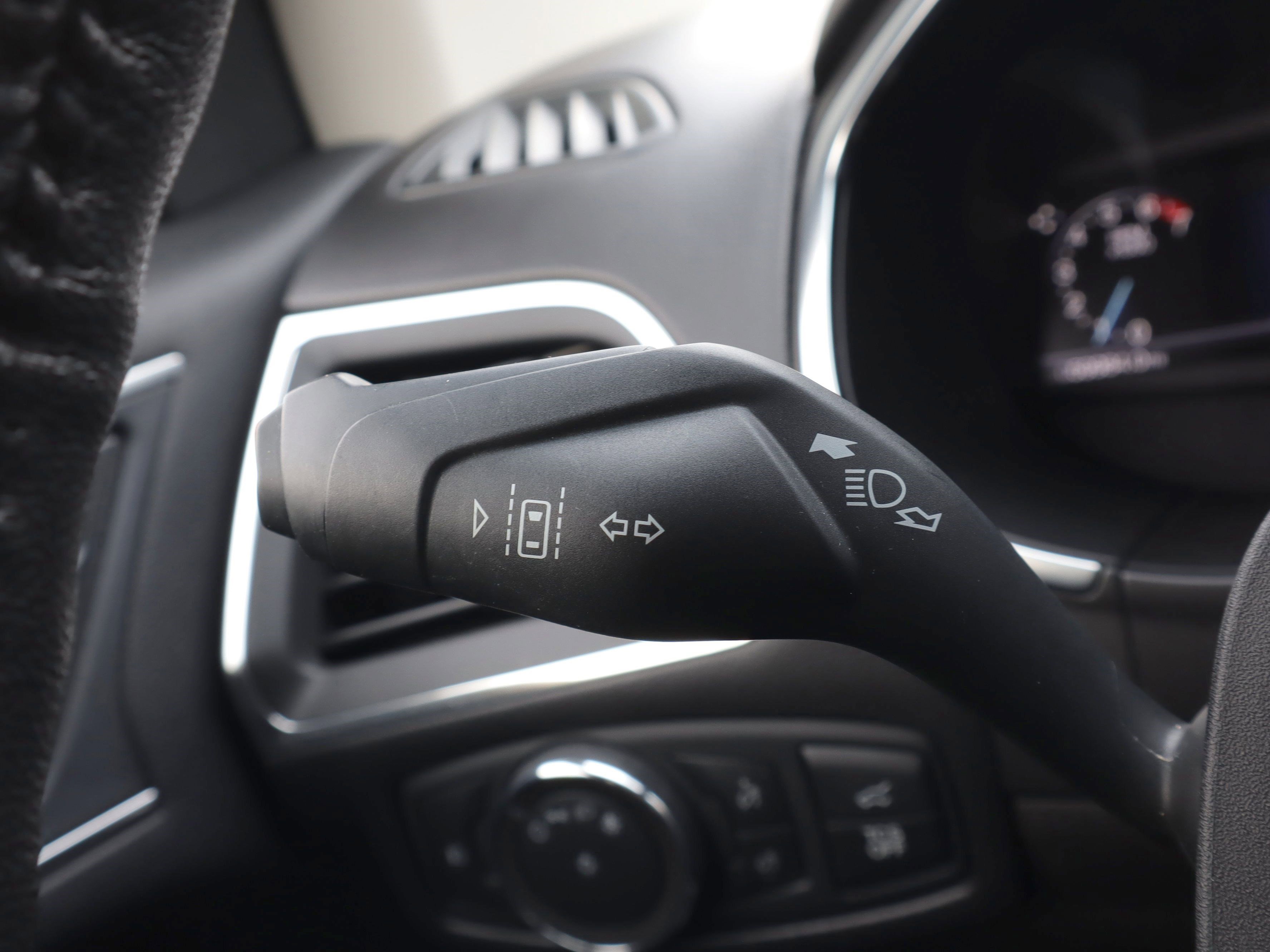 Used 2020 Ford Edge Titanium image 21